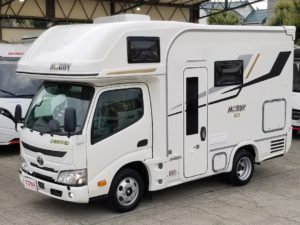 【新車・展示用】MOBBY（モビー）RWB 4WD【常設ダブルベッド/EVOLITE充電システム/家庭用エアコン/電子レンジ/冷蔵庫/寒冷地仕様】